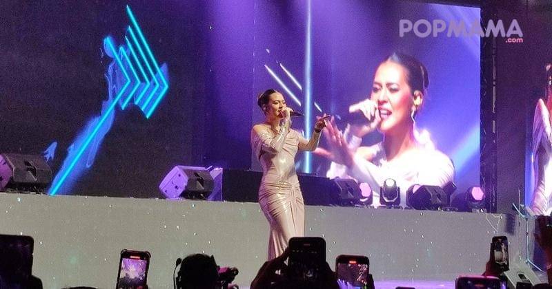 Potret Raisa saat bernyanyi di acara ZAP Fest 2024, Jum'at (23/8/2024), di JCC Senayan, Jakarta Pusat. - Popmama.com/Erenzwei Ernawan